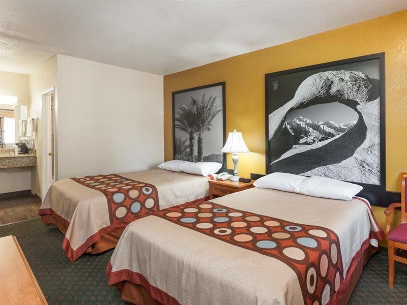 Super 8 By Wyndham Bakersfield South Ca Motel Buitenkant foto