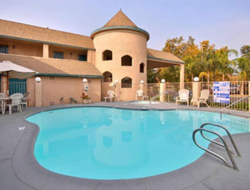Super 8 By Wyndham Bakersfield South Ca Motel Buitenkant foto