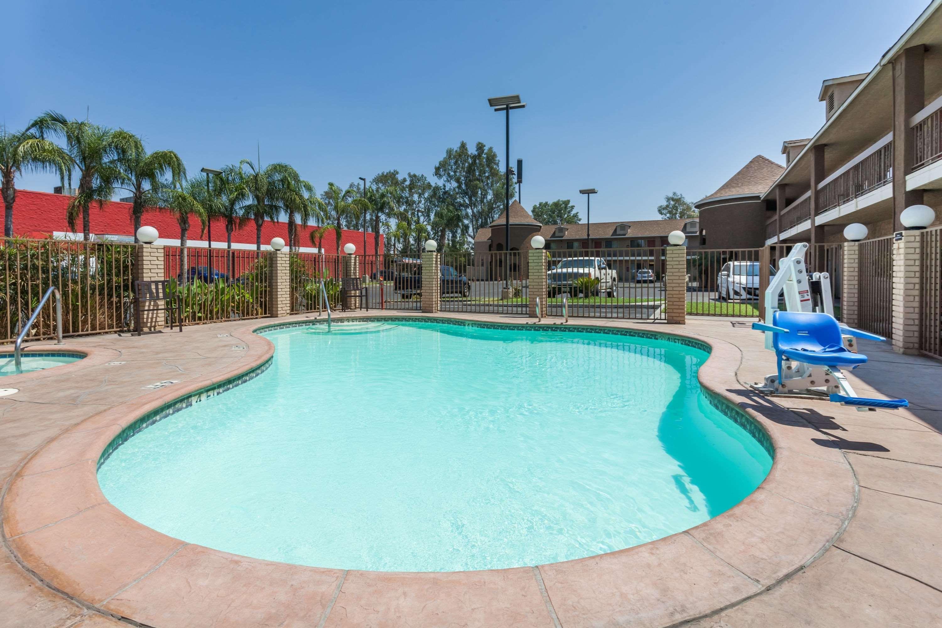 Super 8 By Wyndham Bakersfield South Ca Motel Buitenkant foto