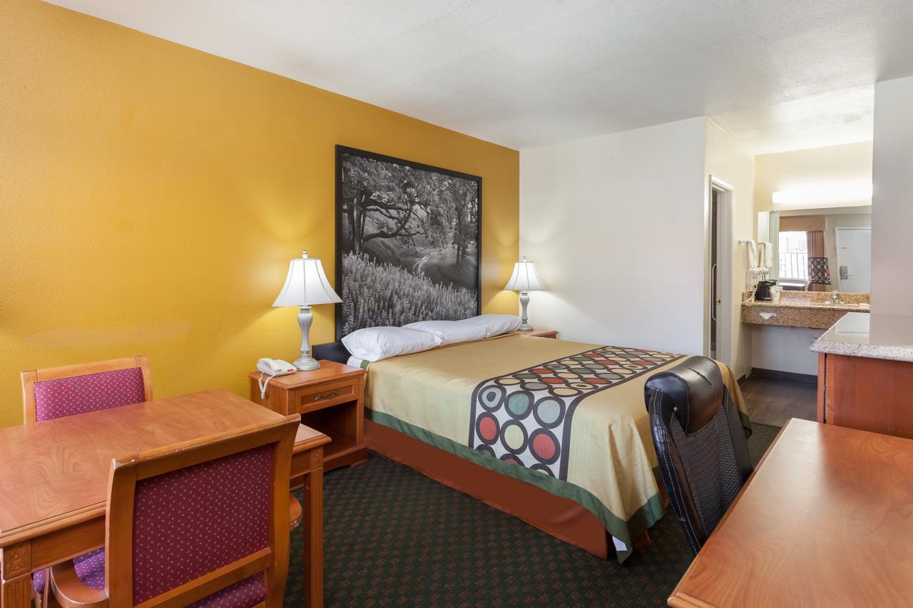 Super 8 By Wyndham Bakersfield South Ca Motel Buitenkant foto